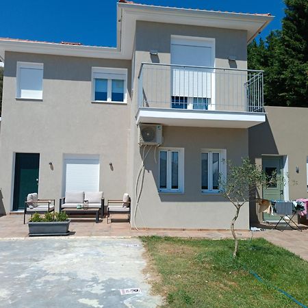 Maya Apartments, Modern And Convenient Apartments With Private Parking Skiathos Town Exterior photo