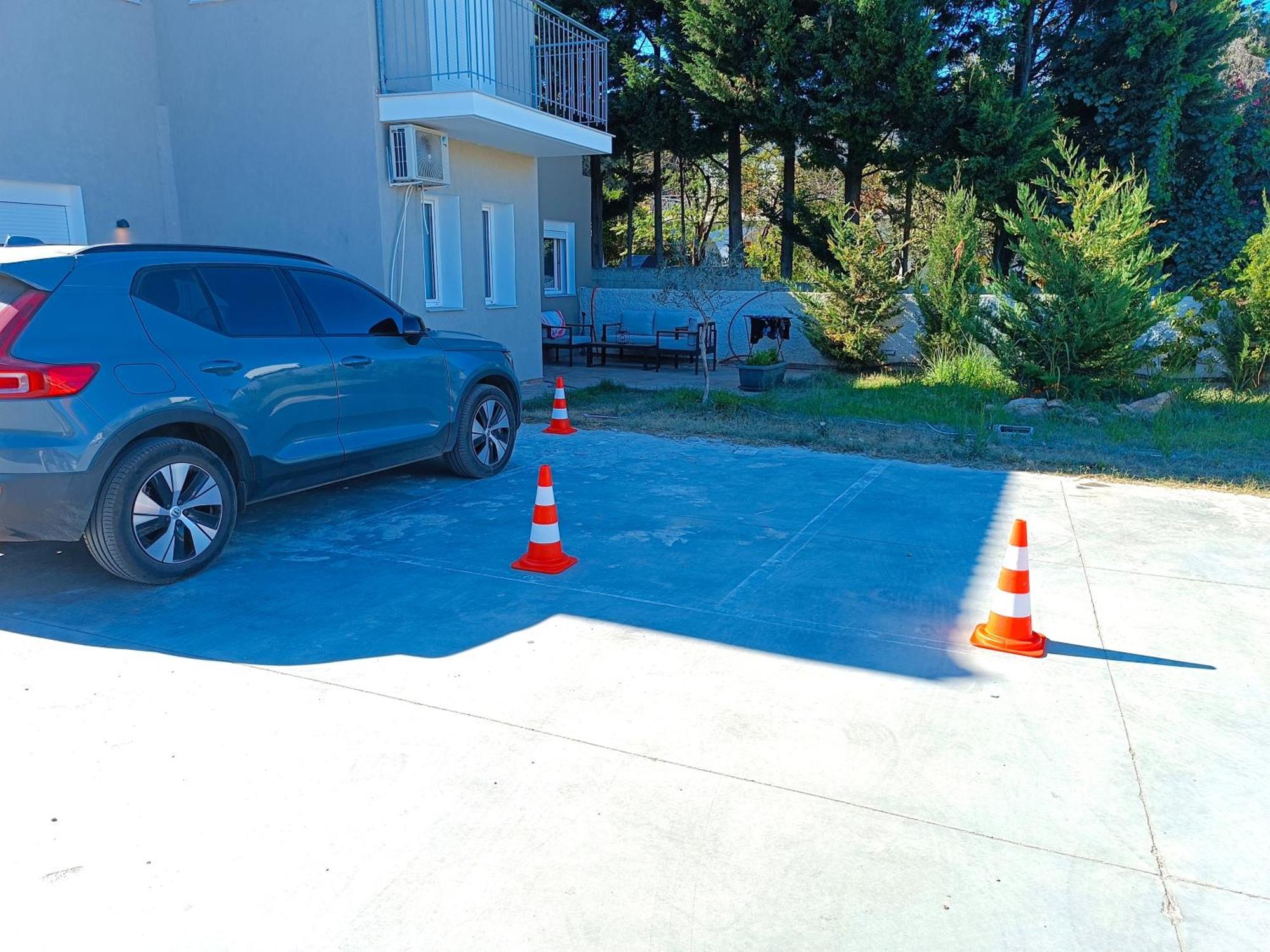 Maya Apartments, Modern And Convenient Apartments With Private Parking Skiathos Town Exterior photo